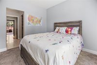 517 South Clear Creek Cir, Wichita, KS 67230