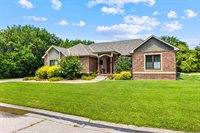 517 South Clear Creek Cir, Wichita, KS 67230
