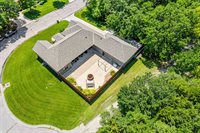 517 South Clear Creek Cir, Wichita, KS 67230