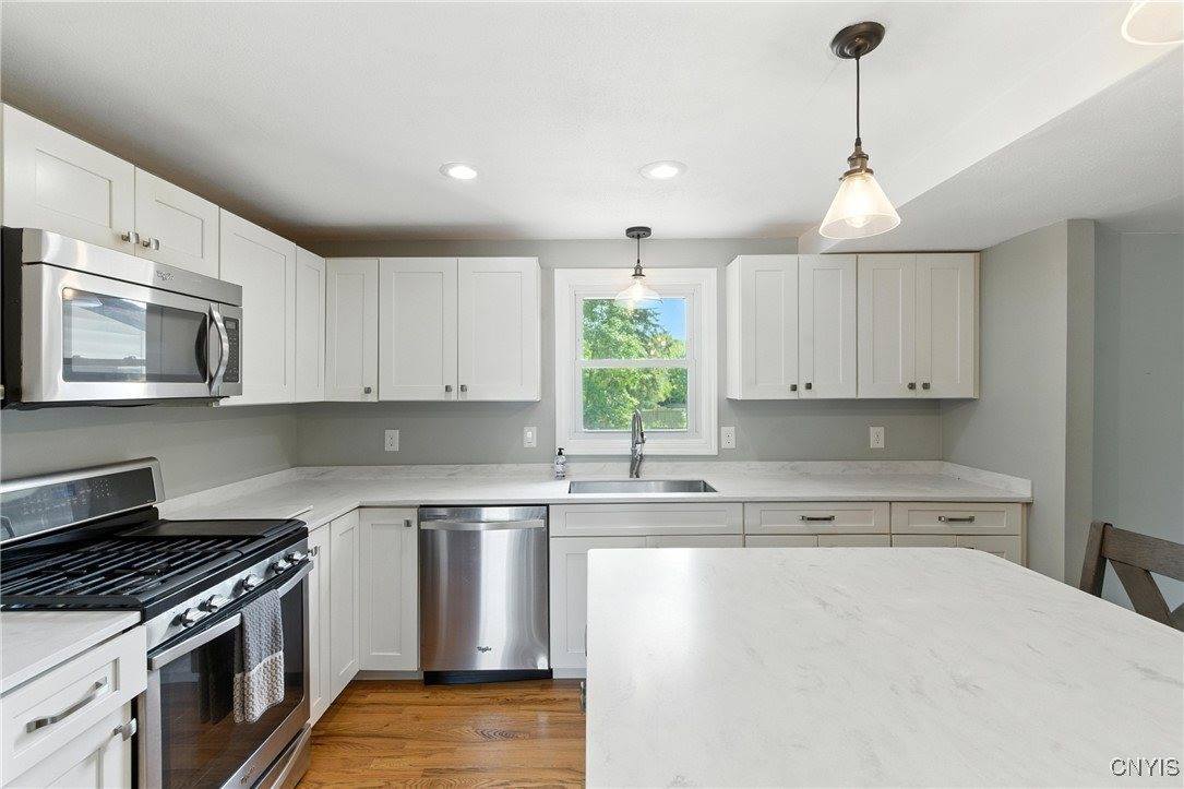 7988 Amor Drive, Clay, NY 13088