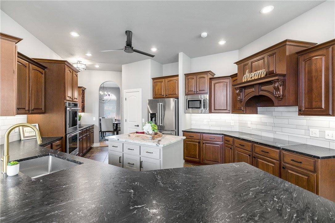 11896 Lakenheath Drive, Bentonville, AR 72712