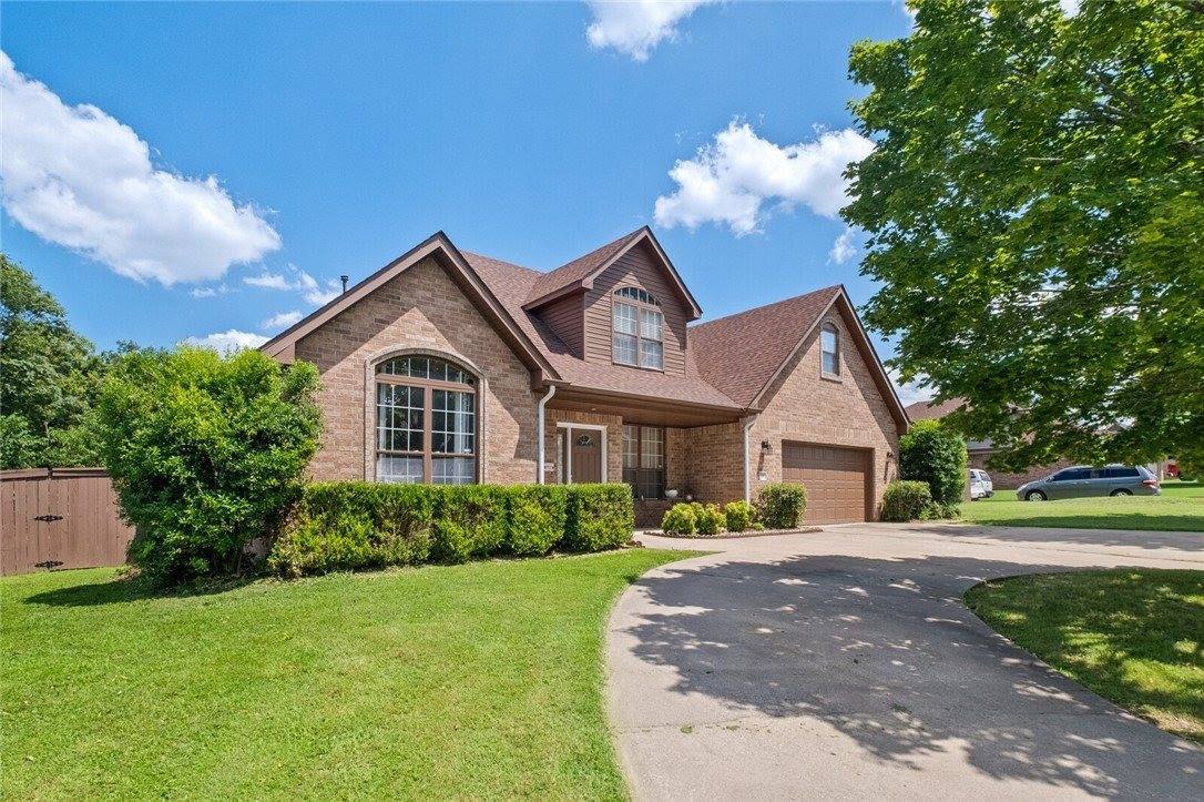 500 Coachlight Drive, Bentonville, AR 72712