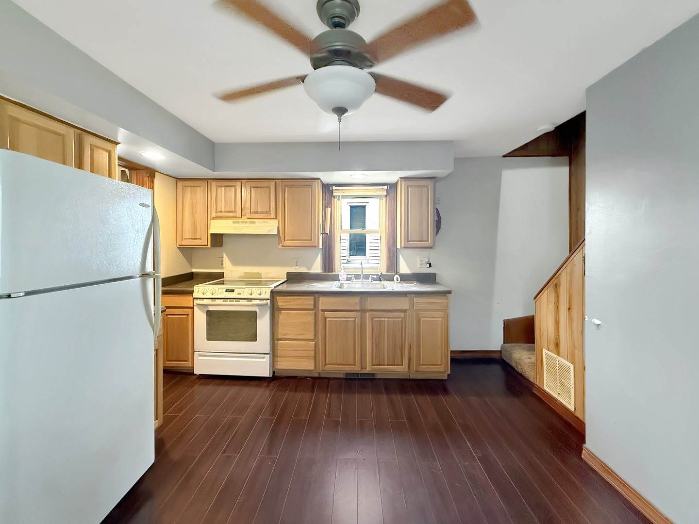 213 Main Street, Leaf River, IL 61047