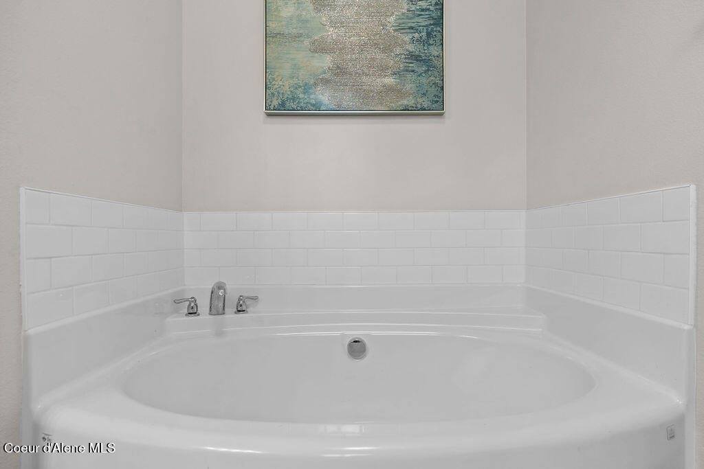 31500 North Tiara Lane, Athol, ID 83801