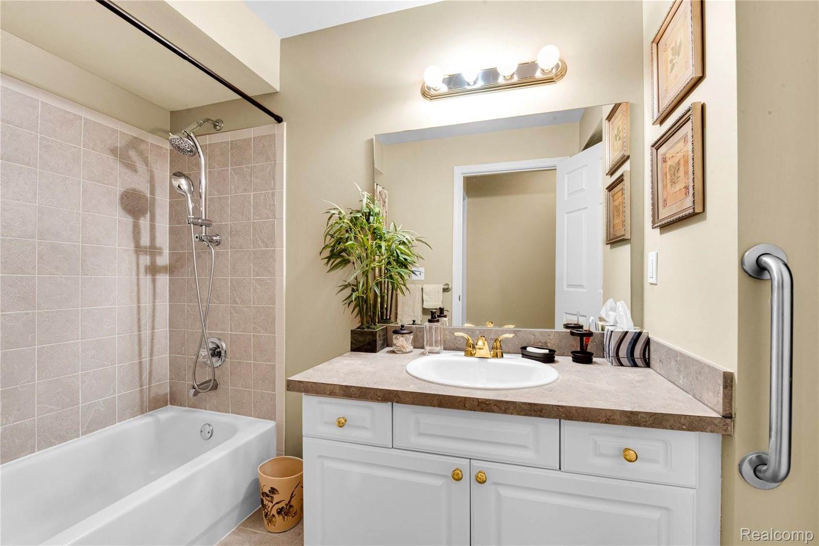 3388 Tremonte Circle North, RochesterCity_Oakland, MI 48306