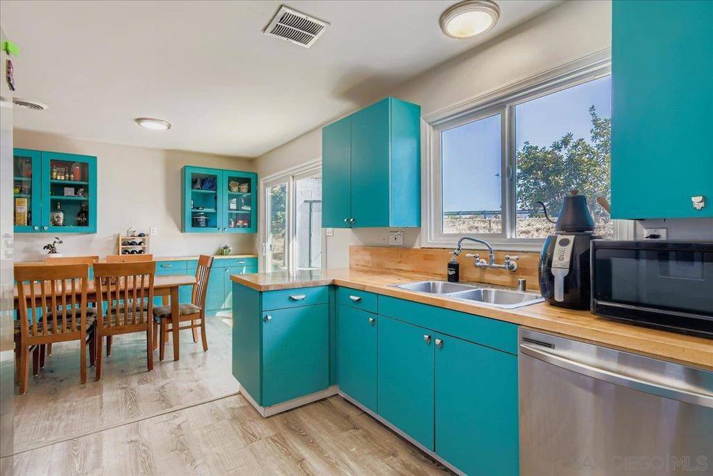 992 Ednabelle Ct, El Cajon, CA 92021