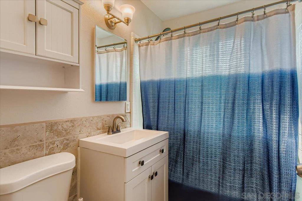 992 Ednabelle Ct, El Cajon, CA 92021