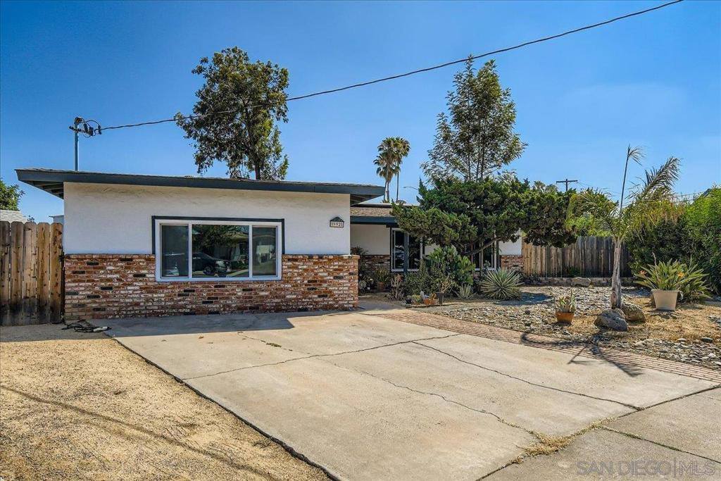 992 Ednabelle Ct, El Cajon, CA 92021