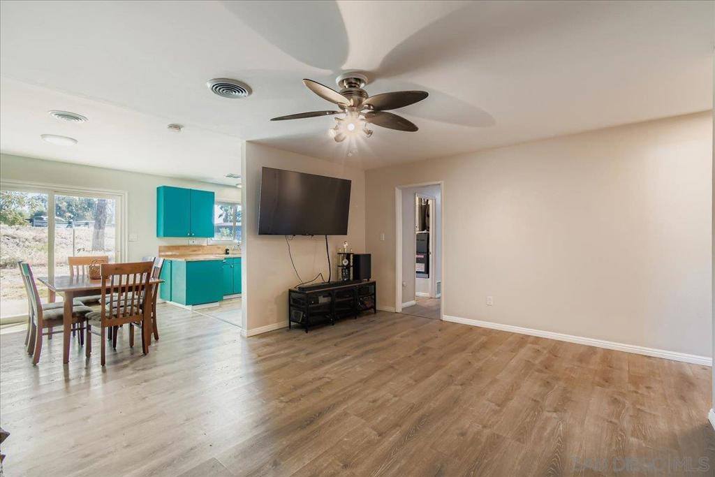 992 Ednabelle Ct, El Cajon, CA 92021