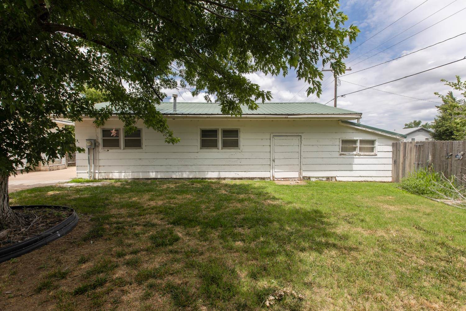 1300 South Pueblo Street, Satanta, KS 67870