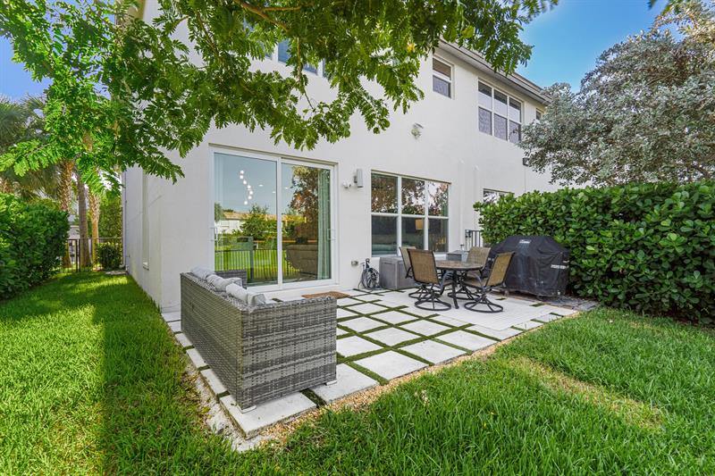 4350 Veleiros Ave, Deerfield Beach, FL 33064