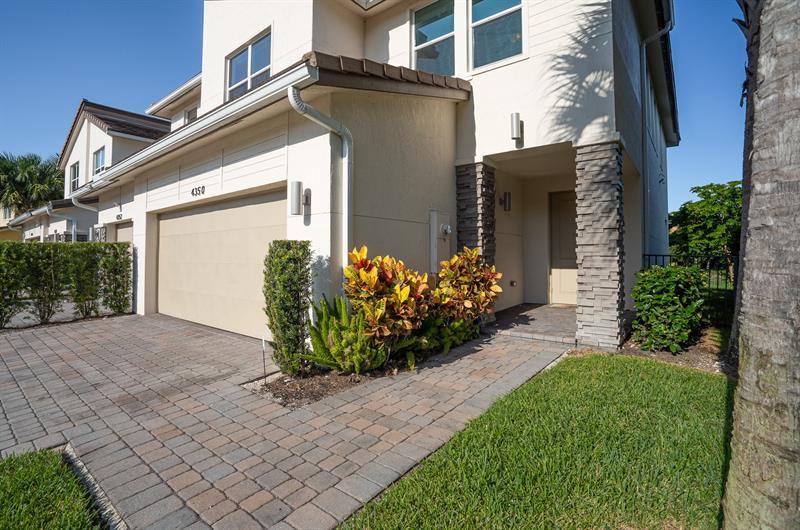 4350 Veleiros Ave, Deerfield Beach, FL 33064