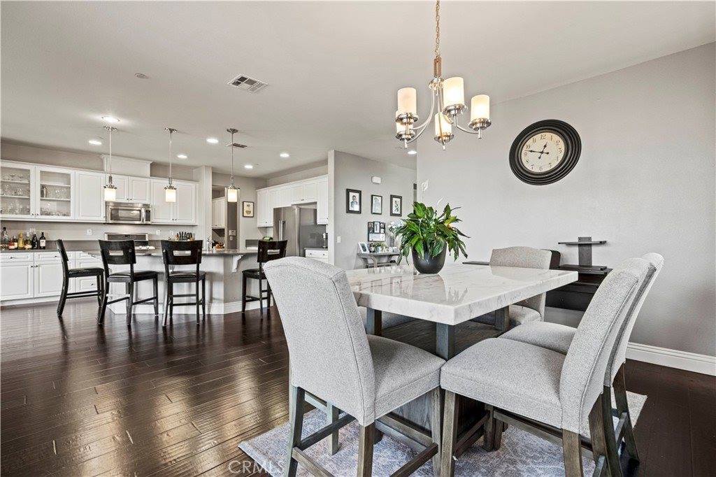 20556 Suzie Lane, Saugus, CA 91350