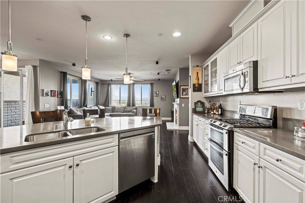 20556 Suzie Lane, Saugus, CA 91350