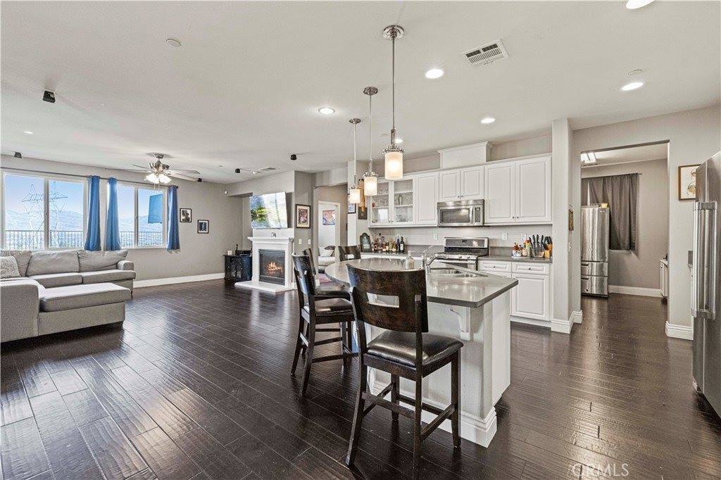 20556 Suzie Lane, Saugus, CA 91350