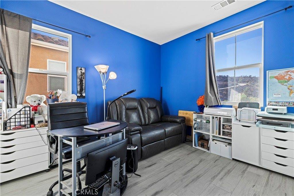 20556 Suzie Lane, Saugus, CA 91350