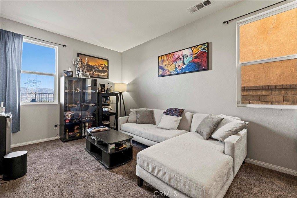 20556 Suzie Lane, Saugus, CA 91350