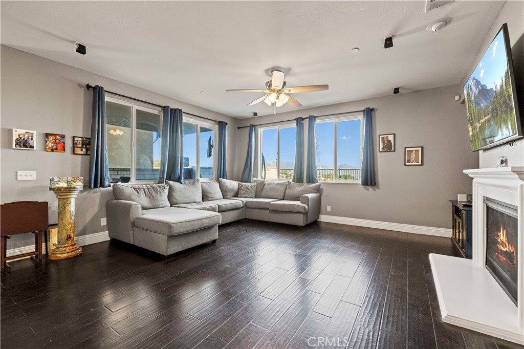 20556 Suzie Lane, Saugus, CA 91350