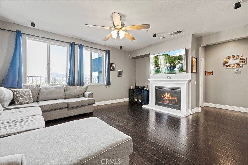 20556 Suzie Lane, Saugus, CA 91350