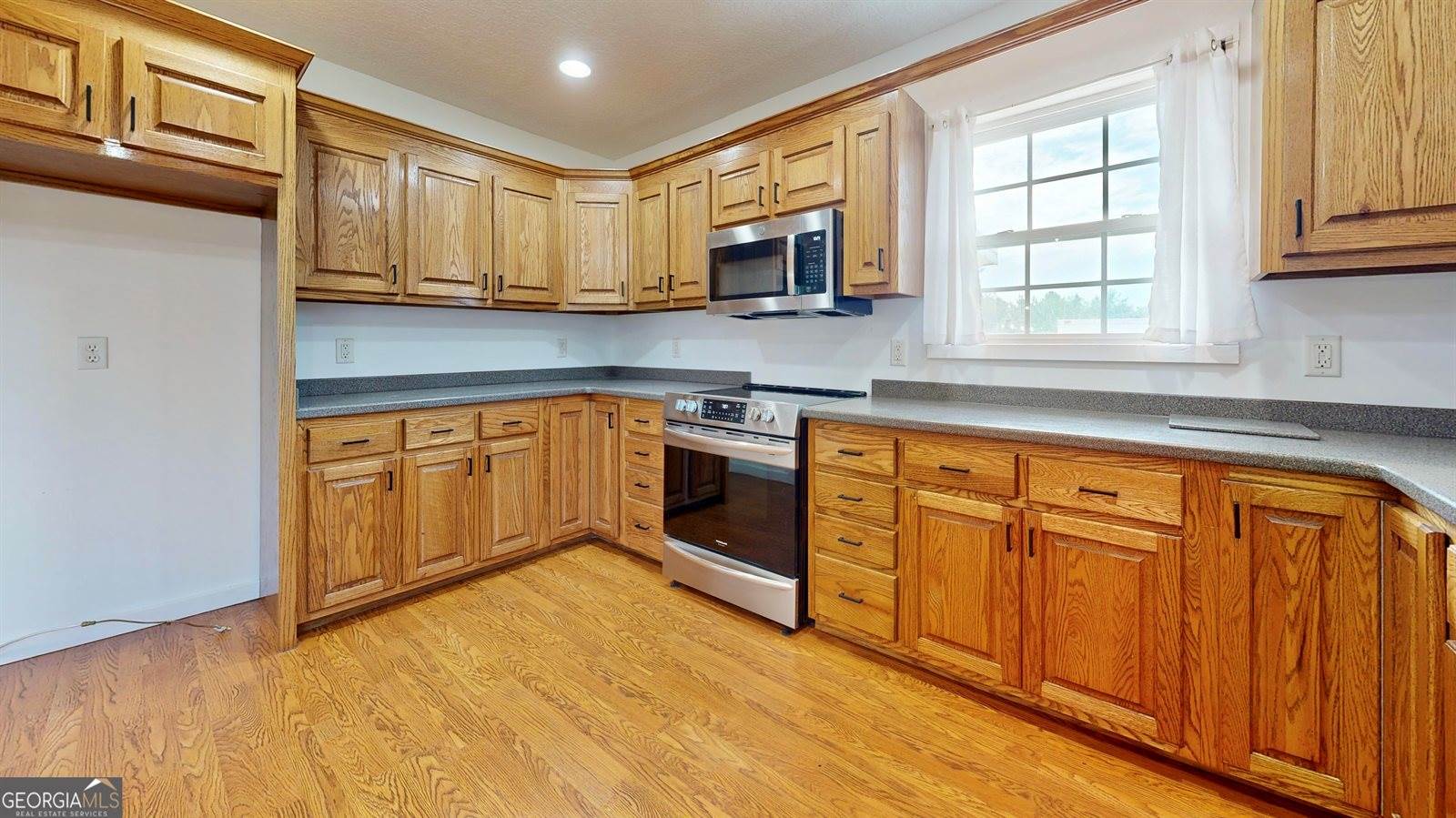 4525 Oakview Road, Waycross, GA 31503