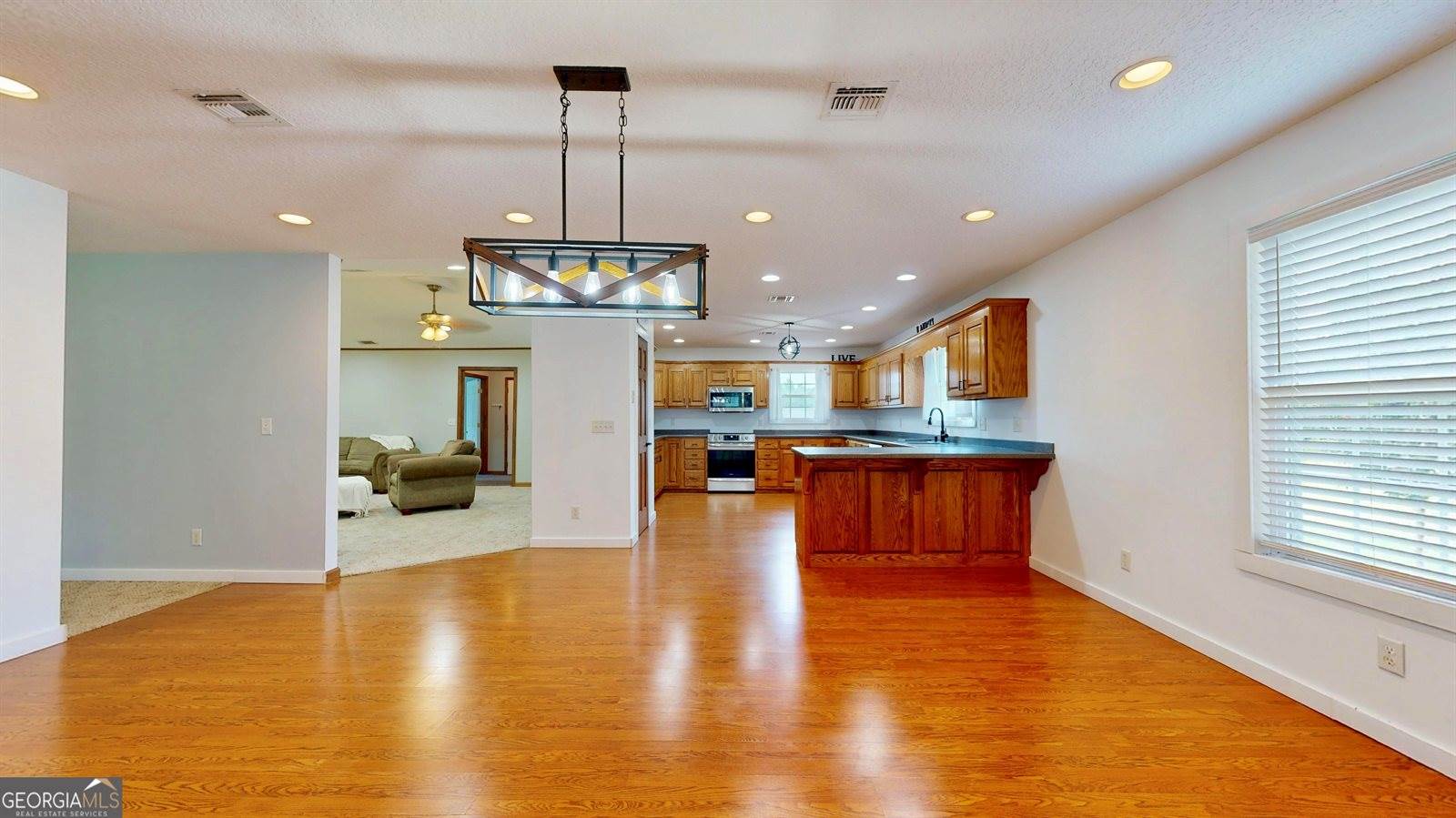 4525 Oakview Road, Waycross, GA 31503