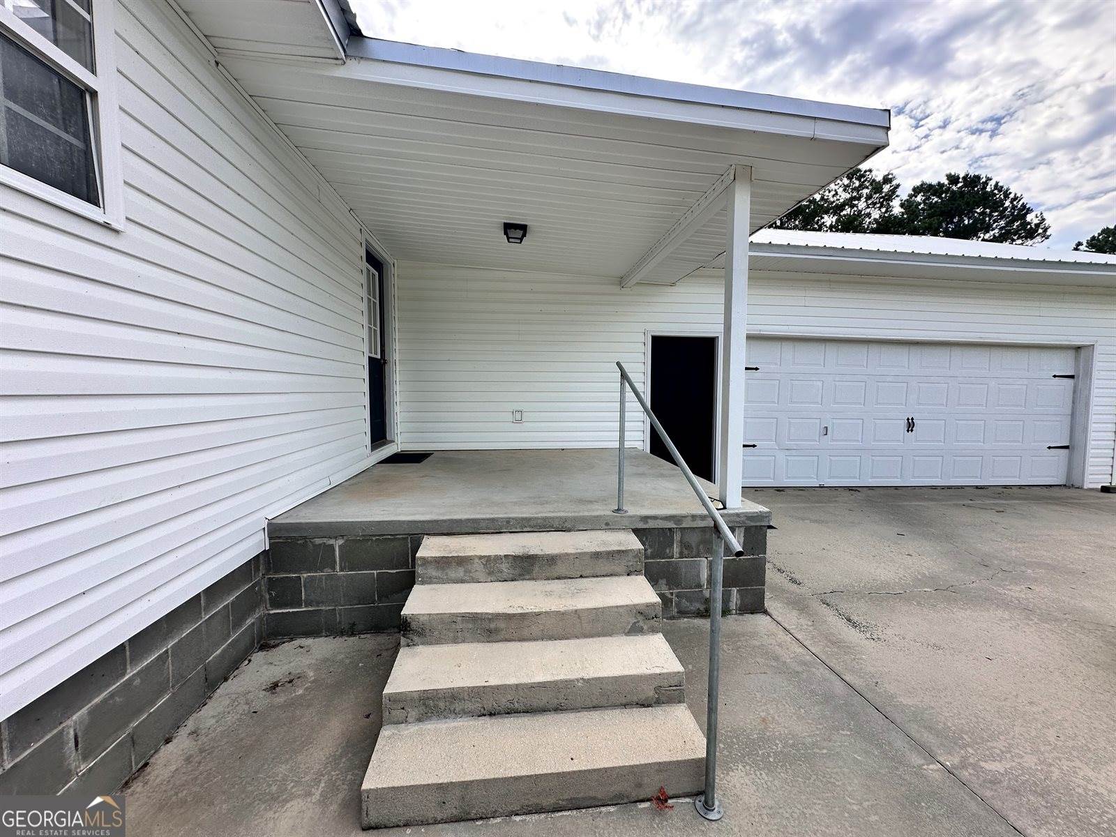 4525 Oakview Road, Waycross, GA 31503