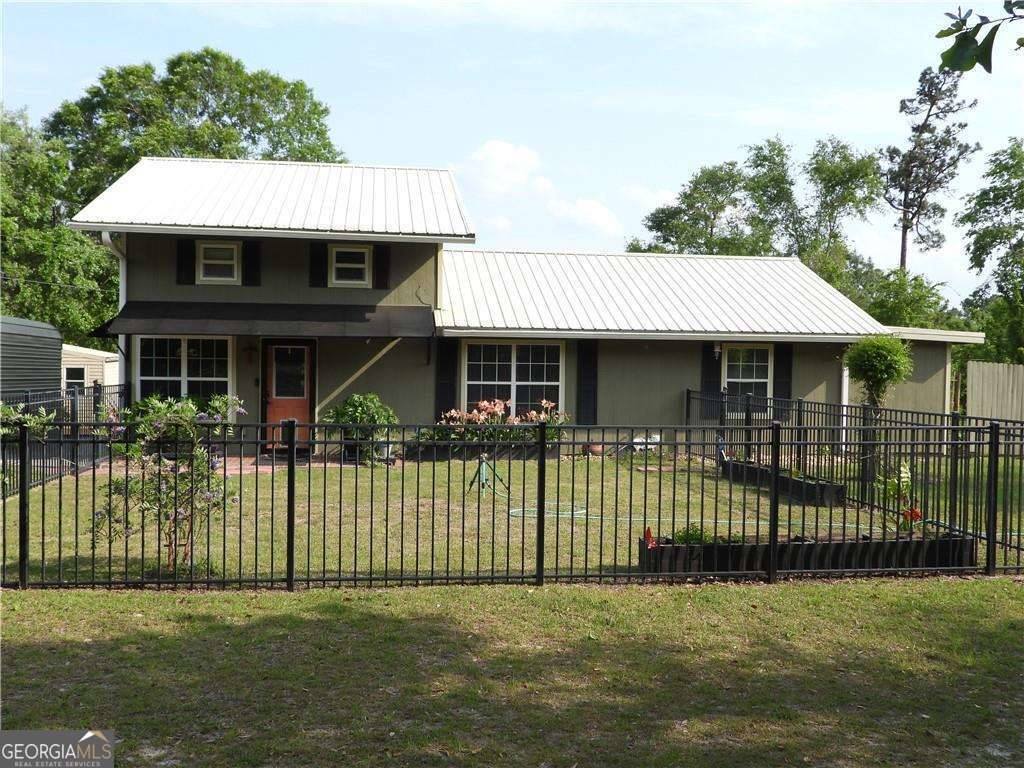 7461 Blue Lake Circle, Blackshear, GA 31516