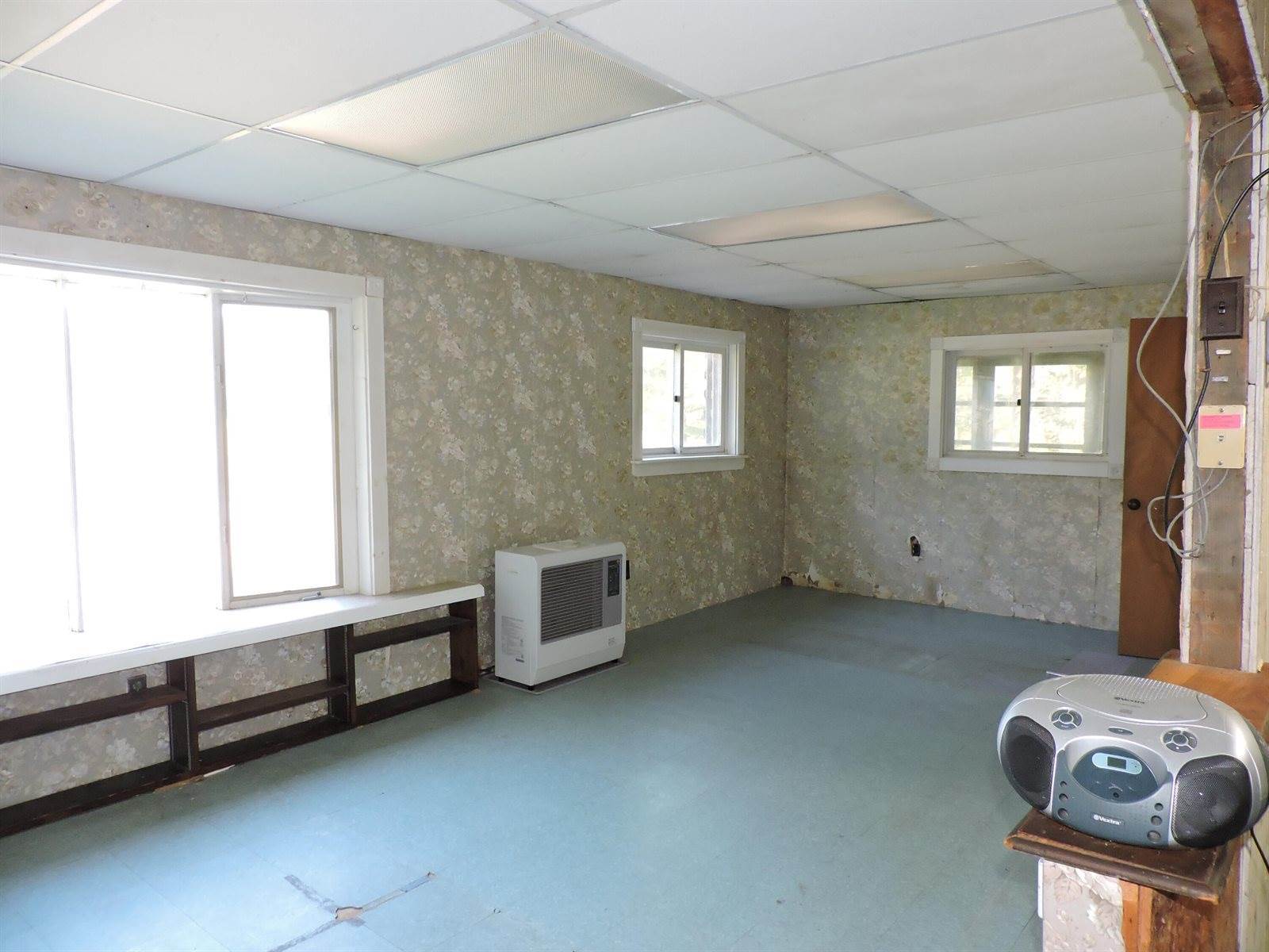 377 South Hunts Meadow Road, Whitefield, ME 04353