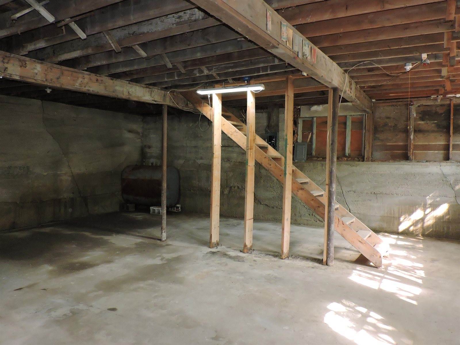 377 South Hunts Meadow Road, Whitefield, ME 04353