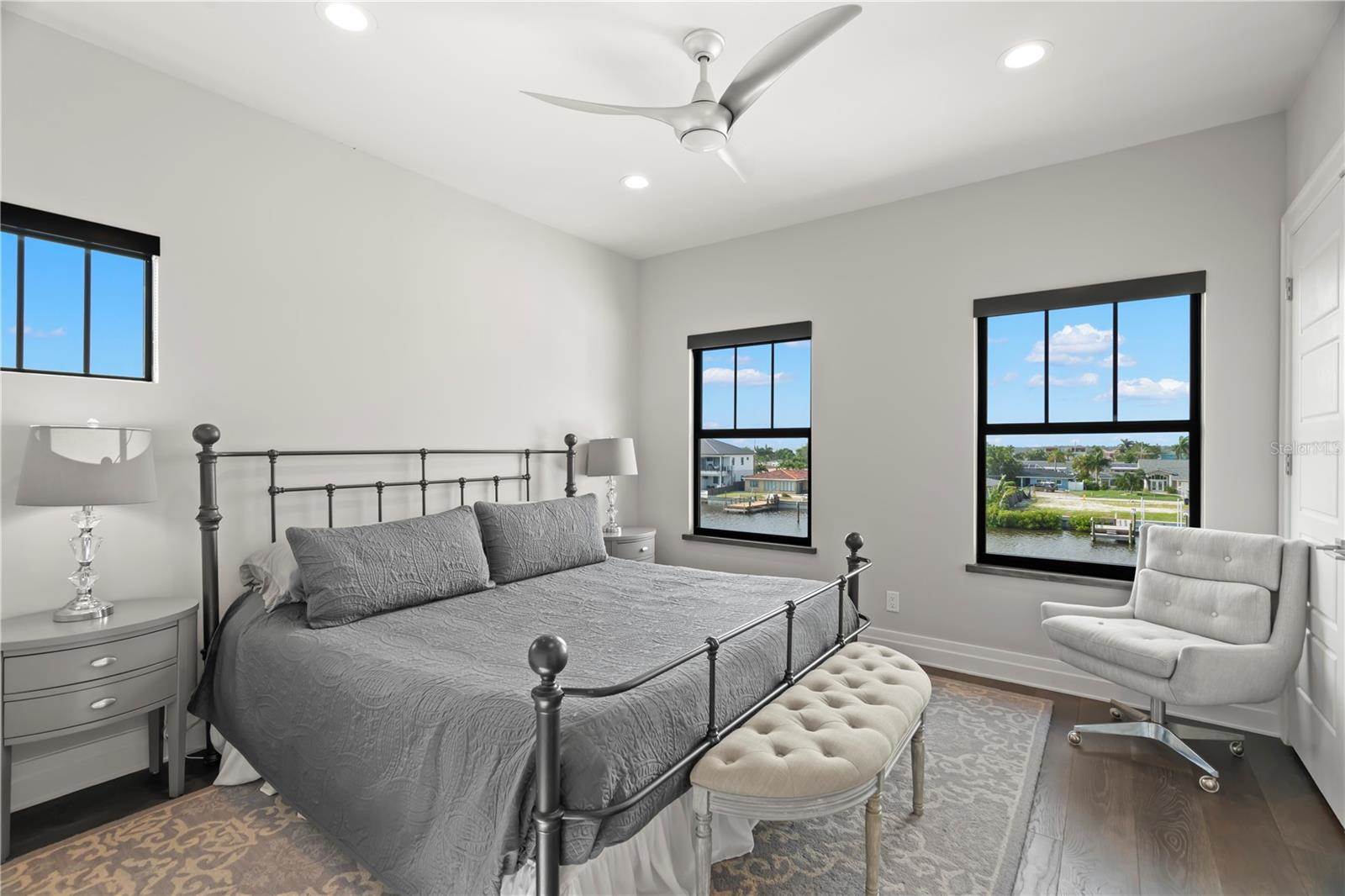 7949 2ND Avenue South, Saint Petersburg, FL 33707