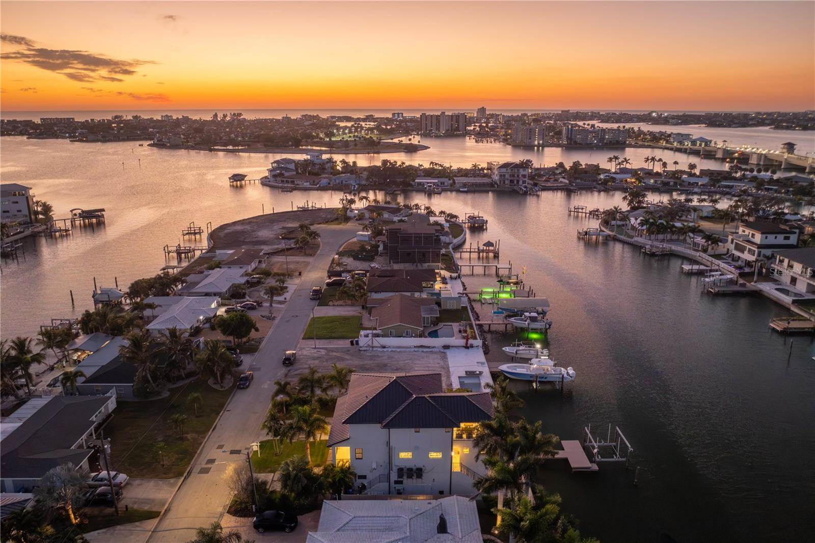 7949 2ND Avenue South, Saint Petersburg, FL 33707