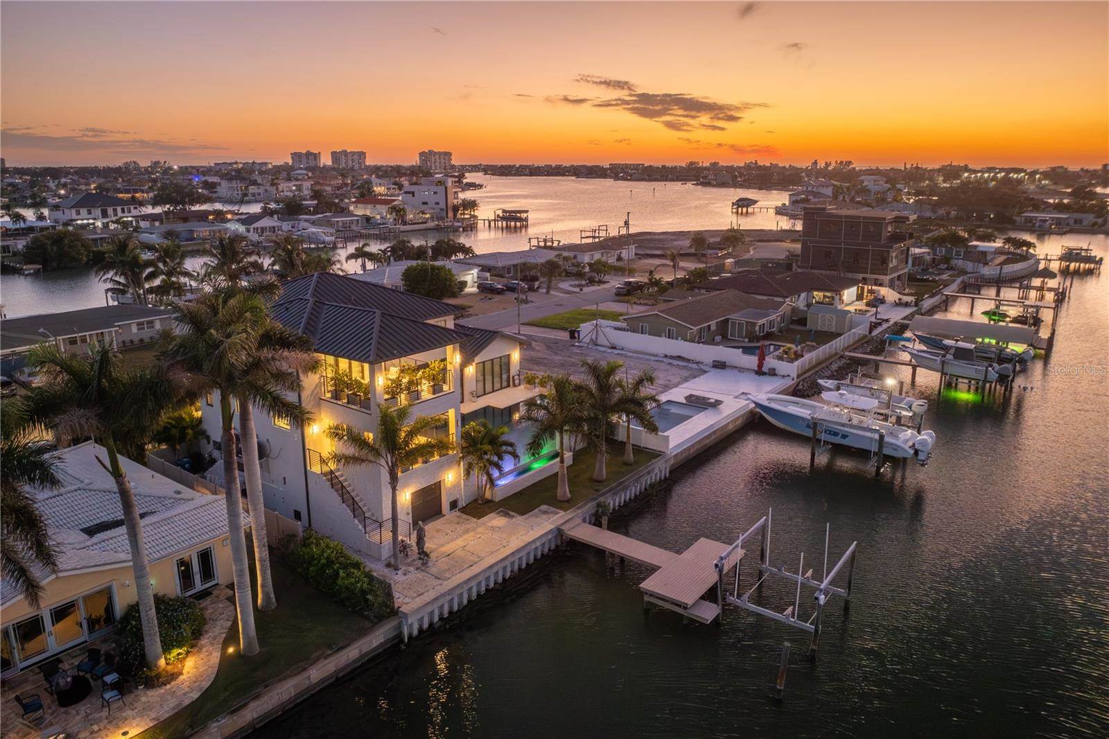 7949 2ND Avenue South, Saint Petersburg, FL 33707