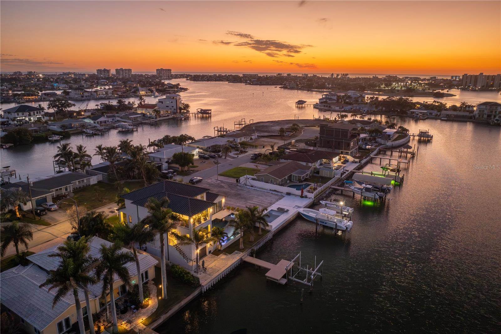 7949 2ND Avenue South, Saint Petersburg, FL 33707