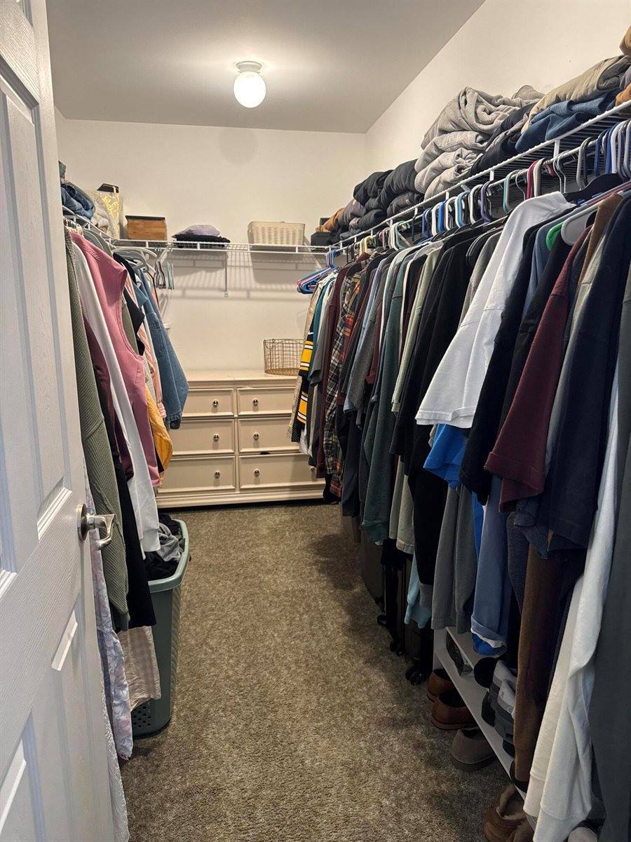 13 Merritt Drive, Orono, ME 04473