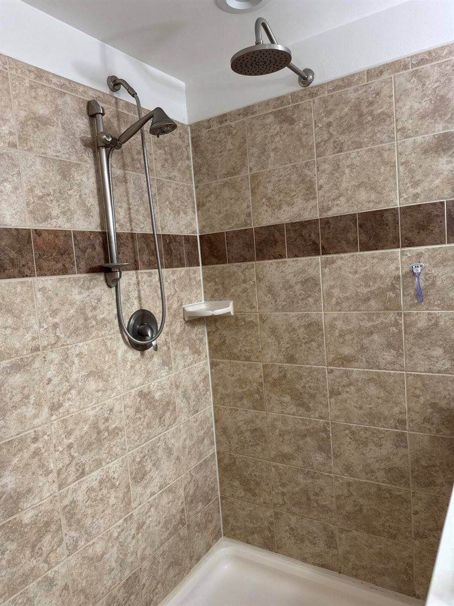 13 Merritt Drive, Orono, ME 04473