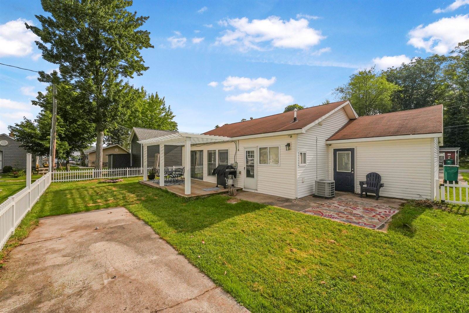 321 Devonshire Drive, Prudenville, MI 48651