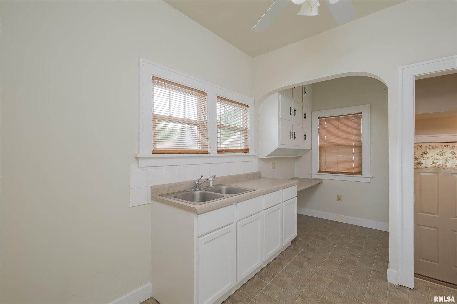 930 21ST Avenue, Rock Island, IL 61201