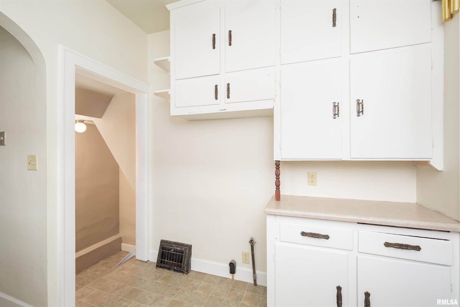 930 21ST Avenue, Rock Island, IL 61201