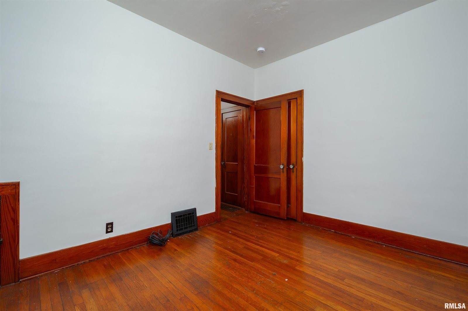 930 21ST Avenue, Rock Island, IL 61201