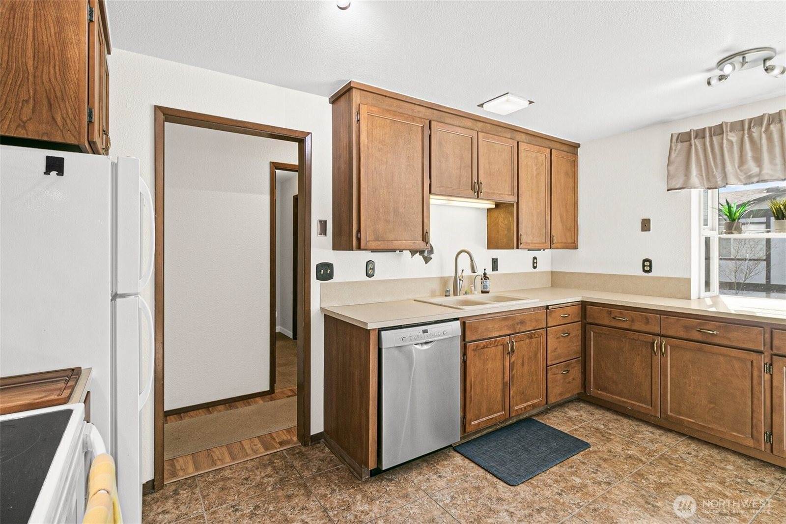 2520 Cascade Place West, University Place, WA 98466