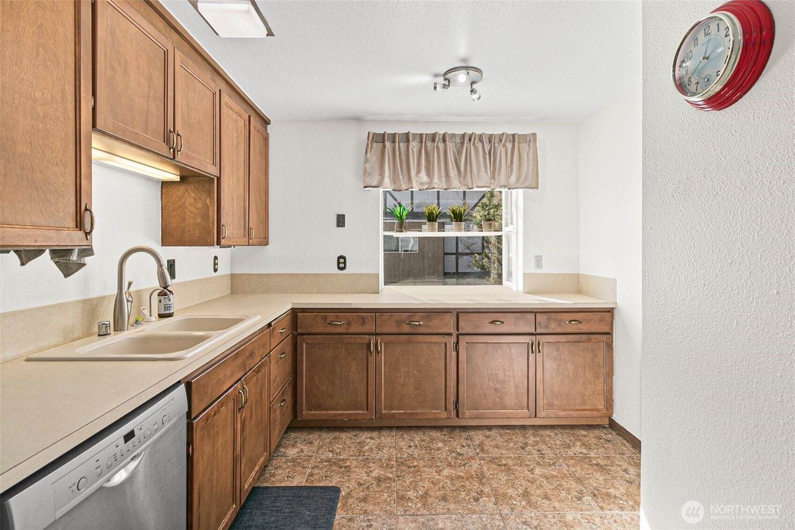 2520 Cascade Place West, University Place, WA 98466