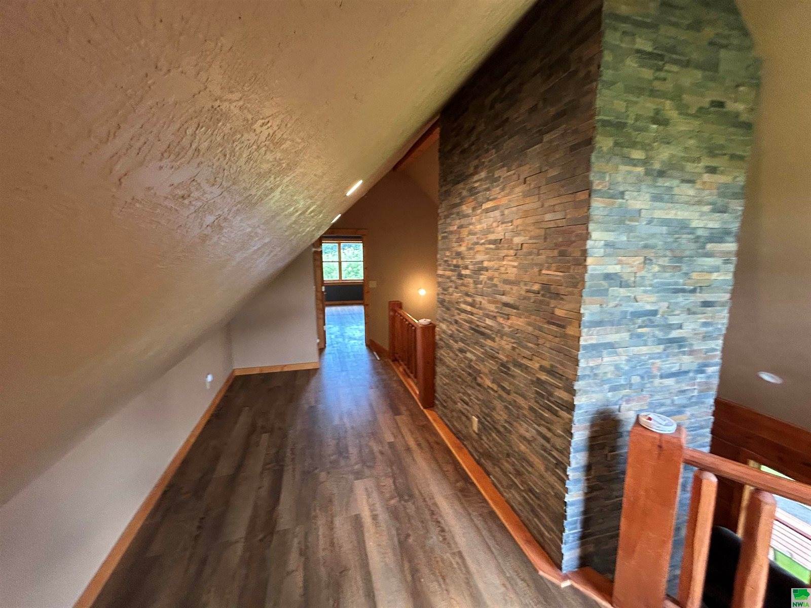 2506 E Main St, Vermillion, SD 57069