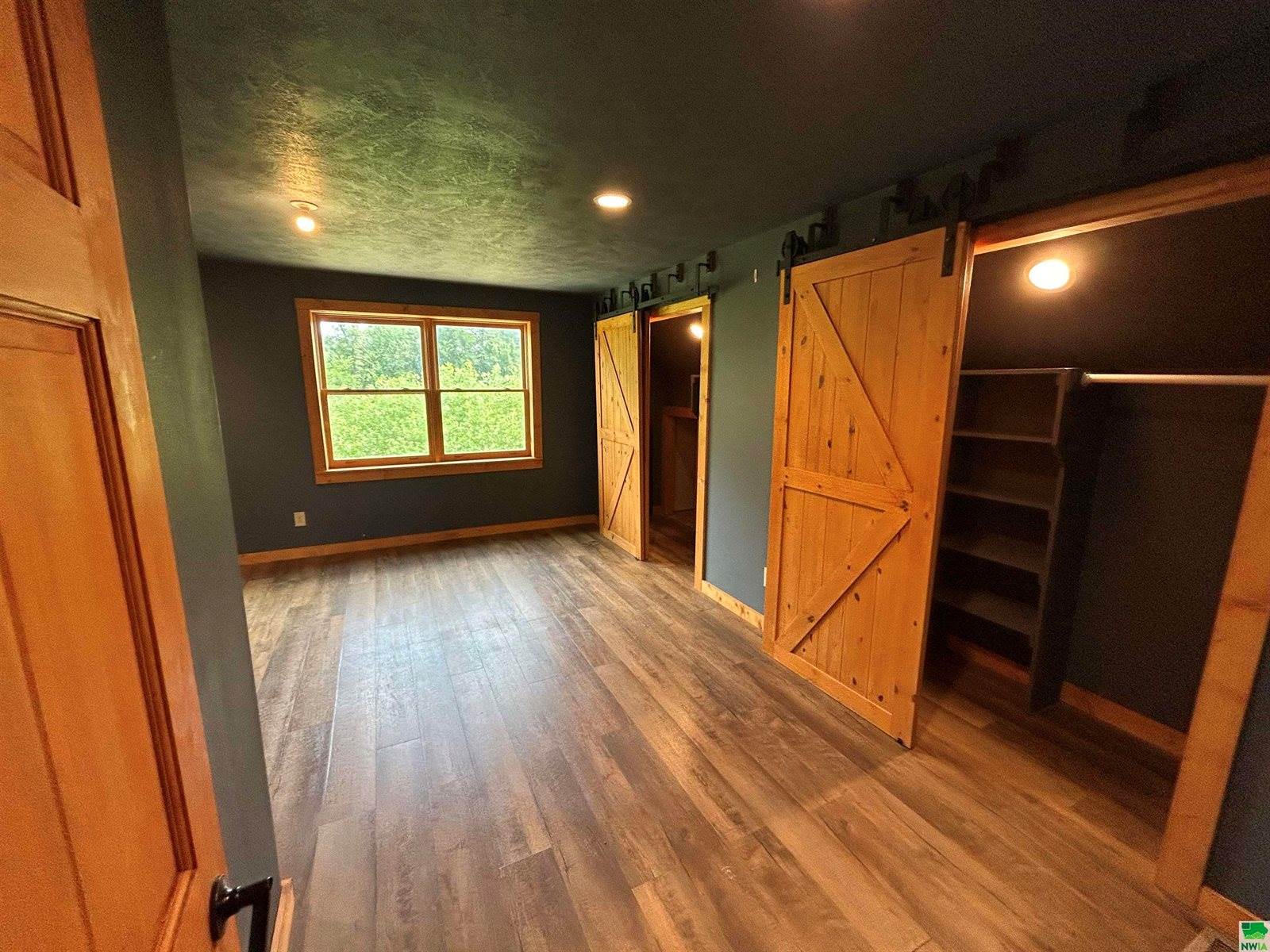 2506 E Main St, Vermillion, SD 57069