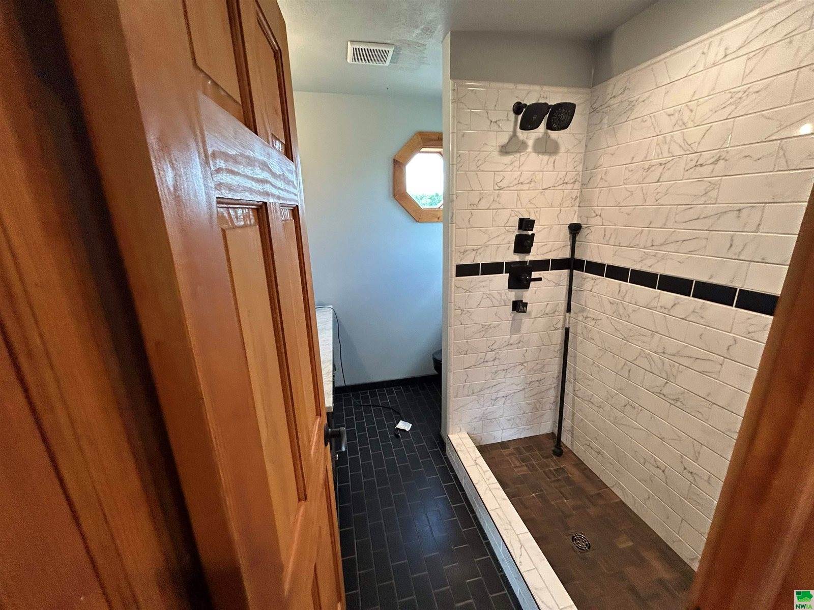 2506 E Main St, Vermillion, SD 57069