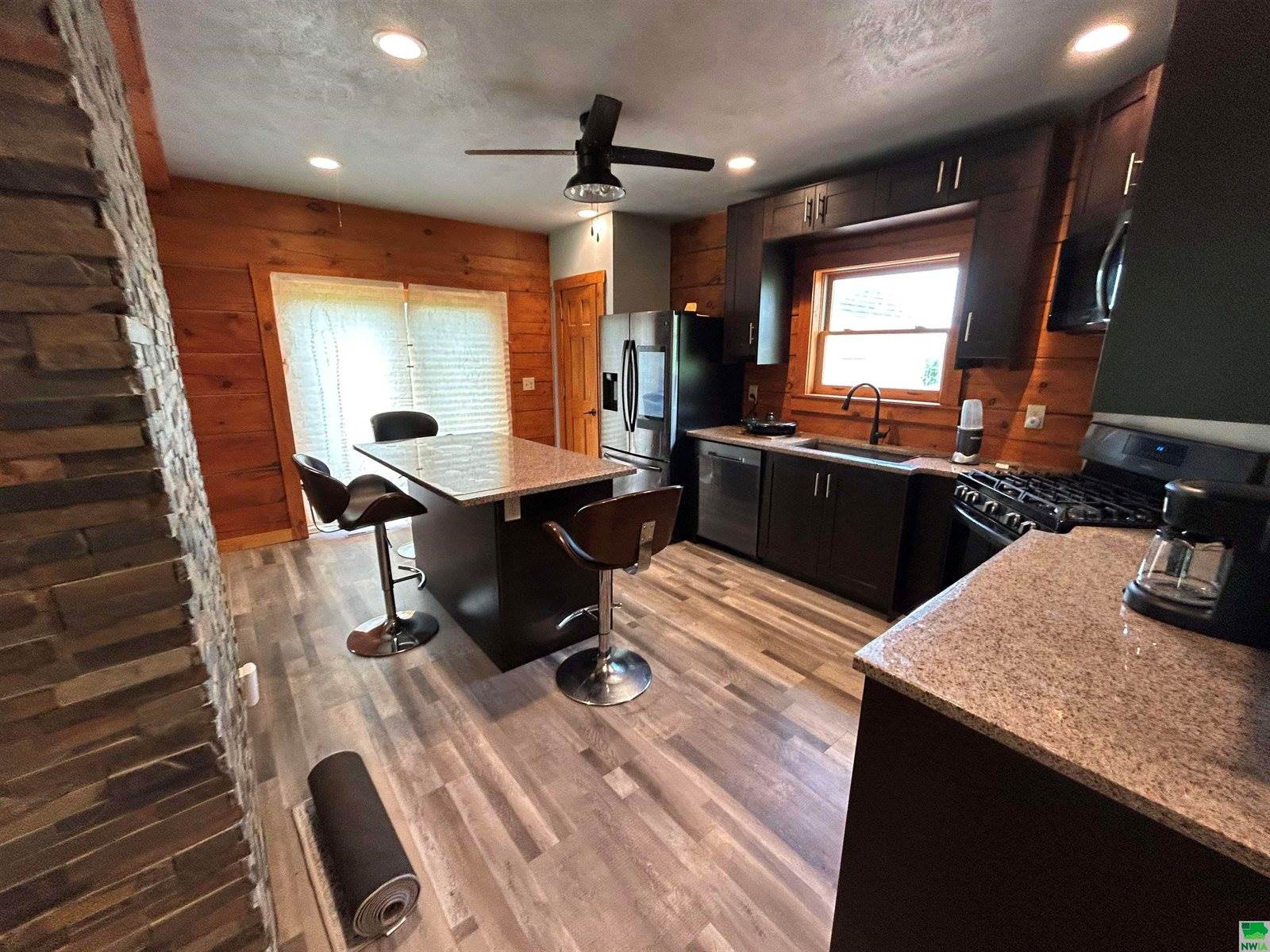 2506 E Main St, Vermillion, SD 57069