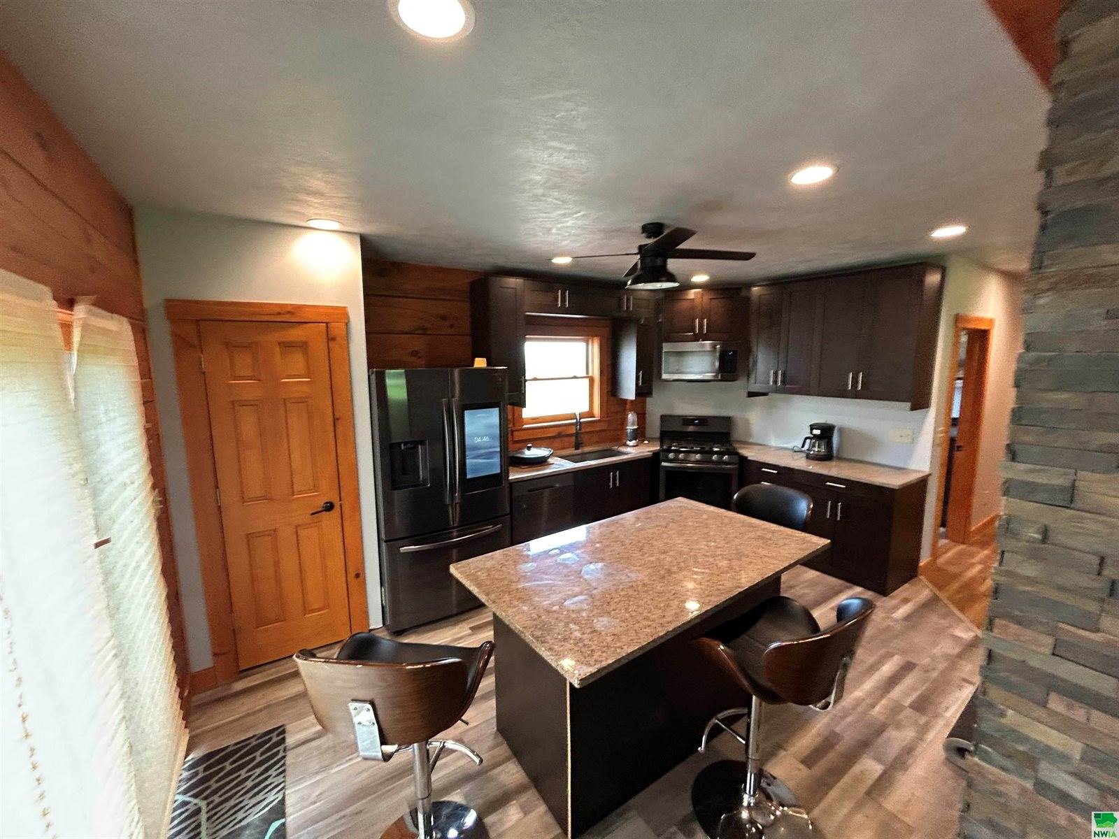 2506 E Main St, Vermillion, SD 57069