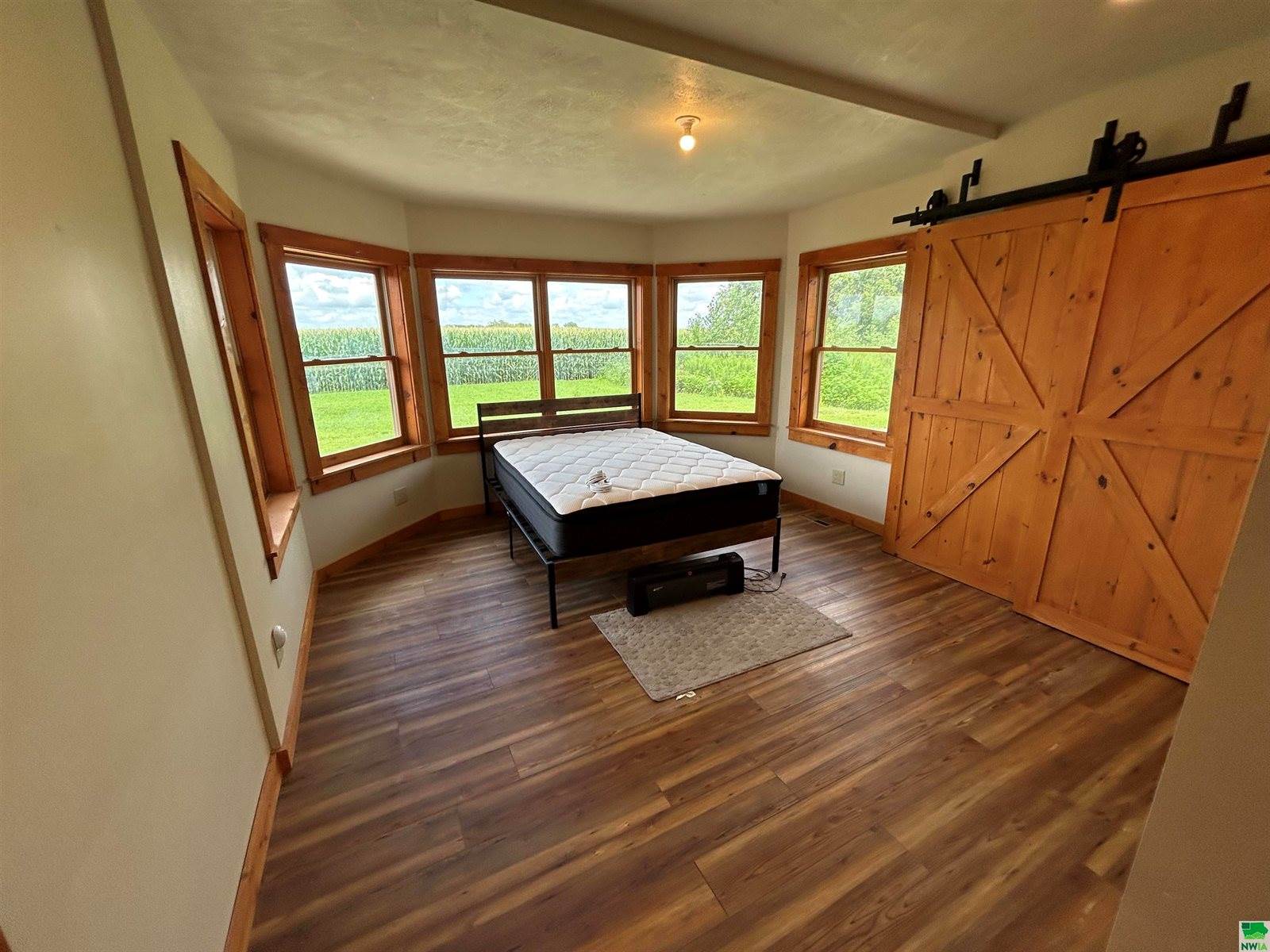 2506 E Main St, Vermillion, SD 57069