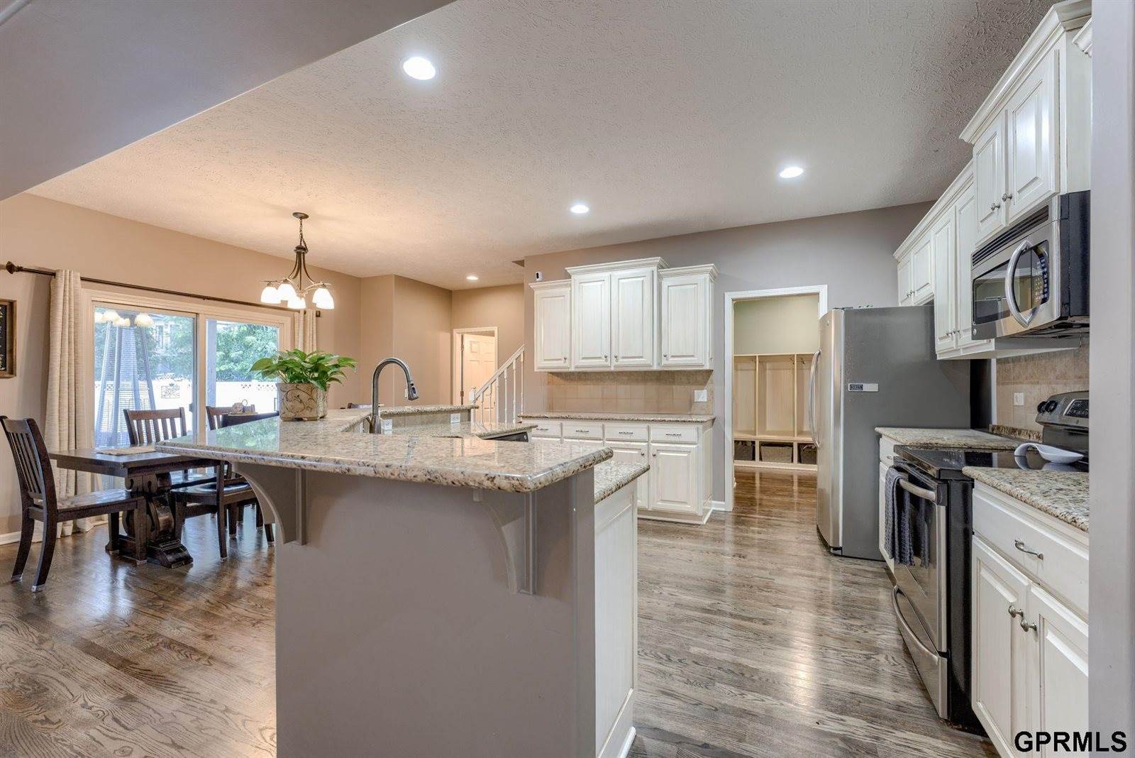 16009 Curtis Avenue, Omaha, NE 68116