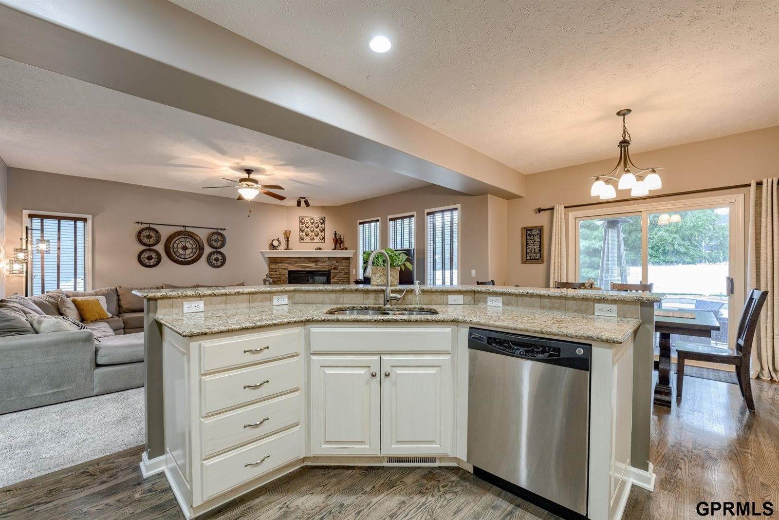 16009 Curtis Avenue, Omaha, NE 68116