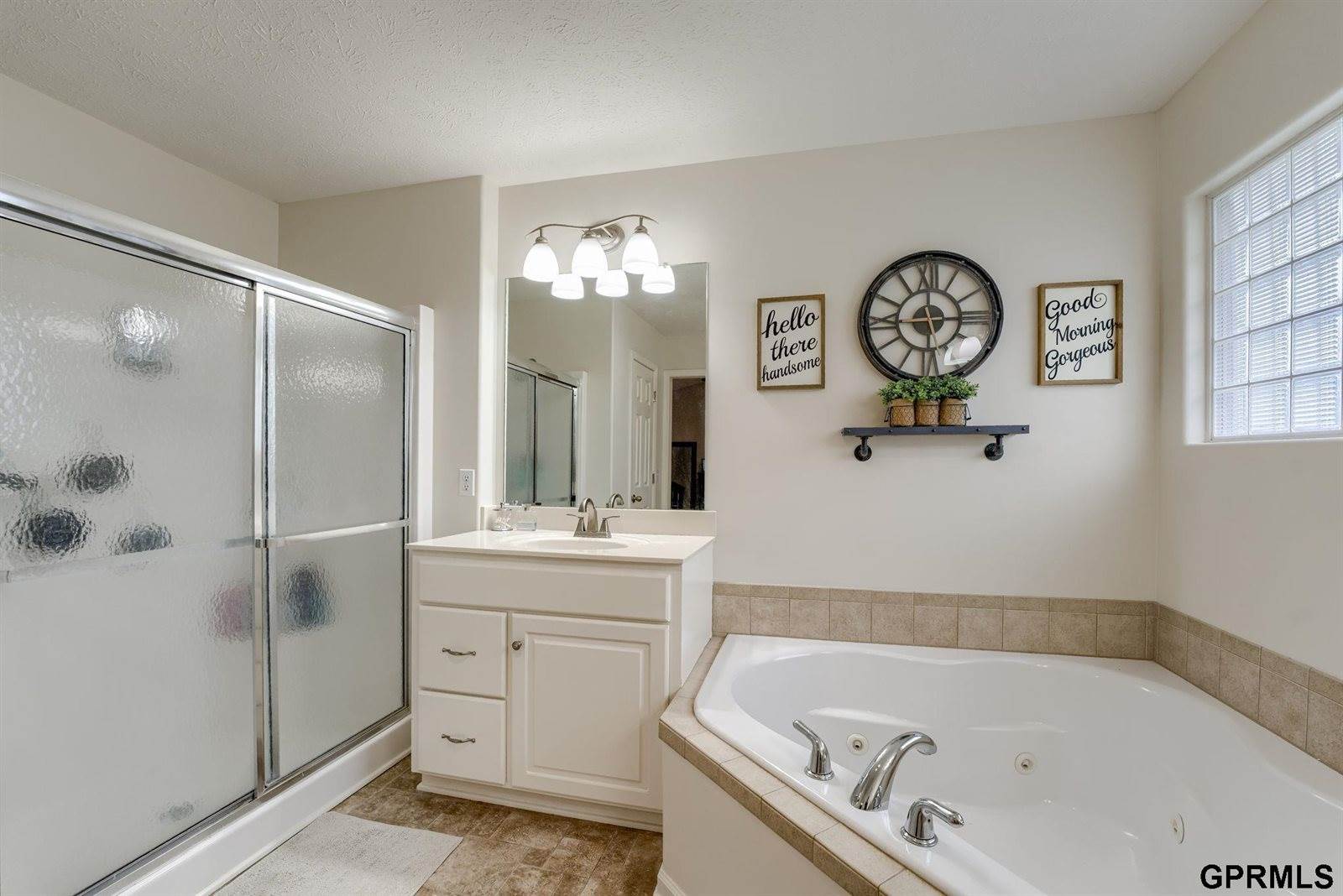 16009 Curtis Avenue, Omaha, NE 68116